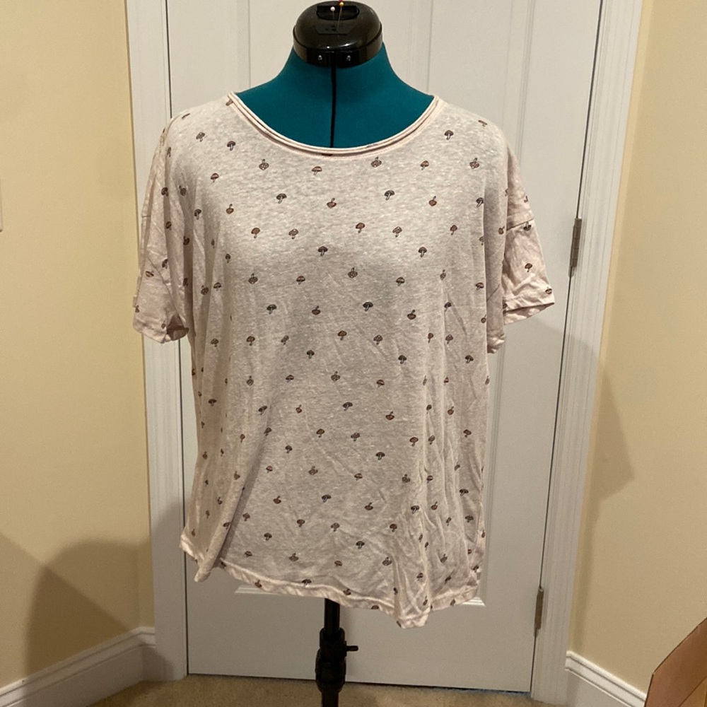 This is a beige, XXL Arizona Jean Co mushroom T-shirt
